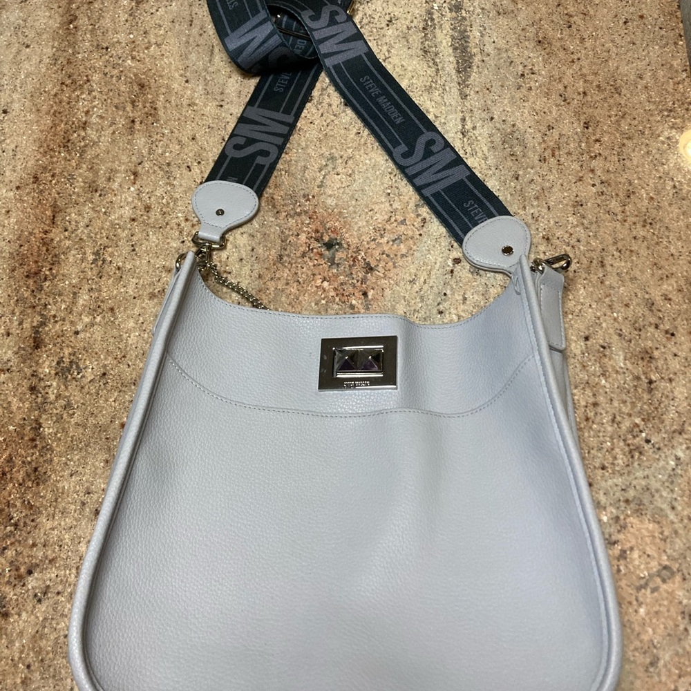Brand new without tags.   STEVE MADDEN purse.